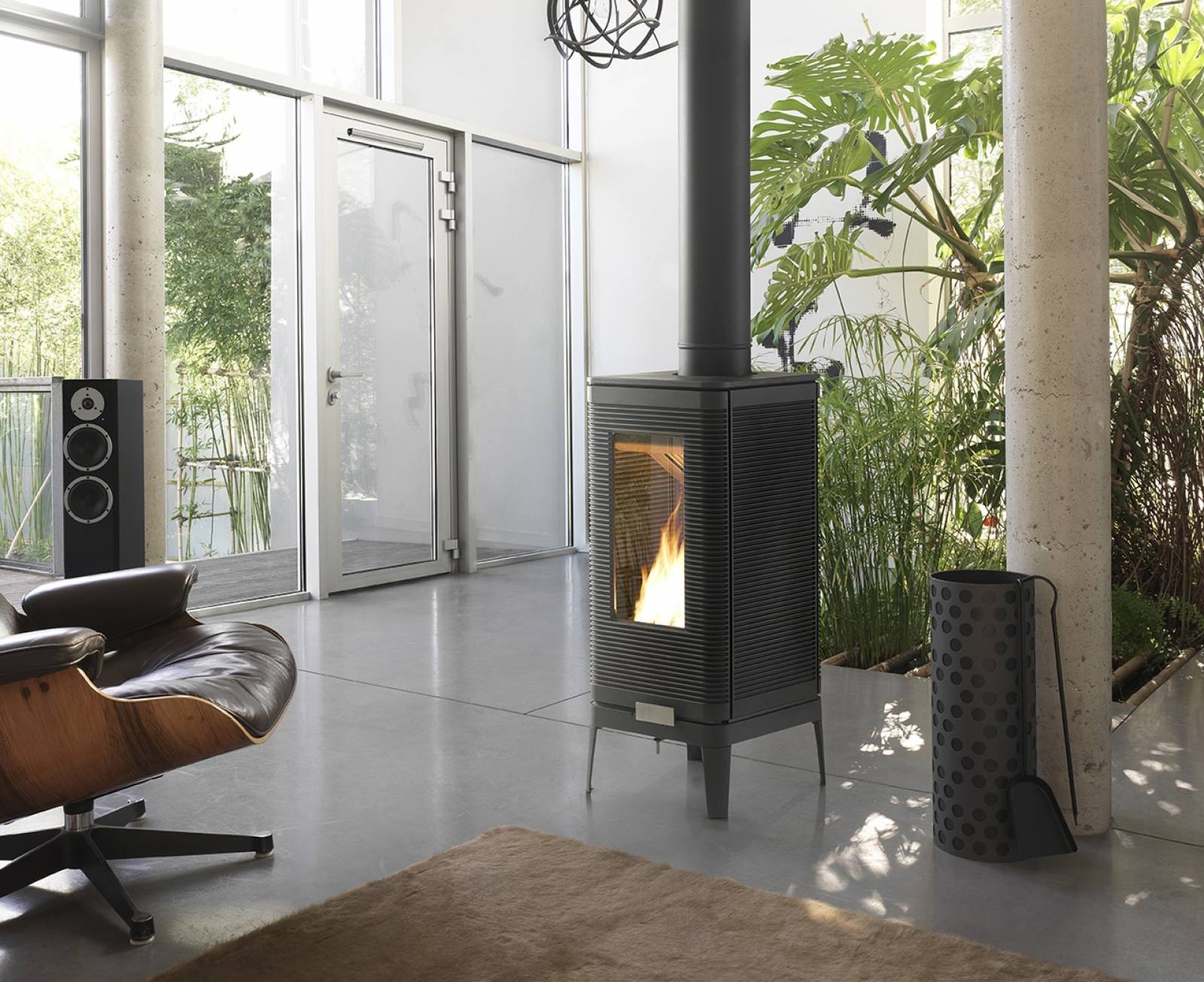 Poêle à bois IWAKI de chez INVICTA ROGNAC